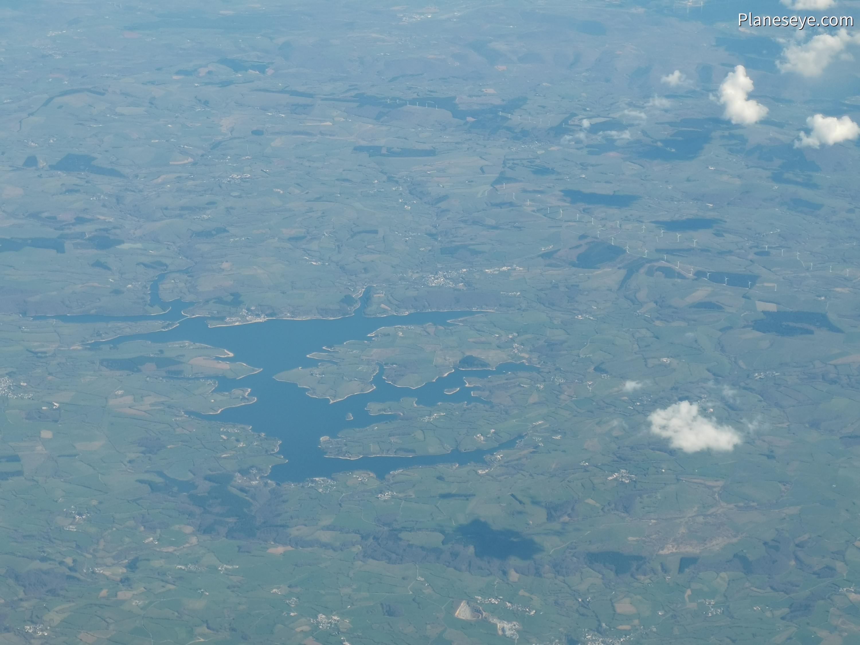 Lac de Pareloup, France during daytime from the West