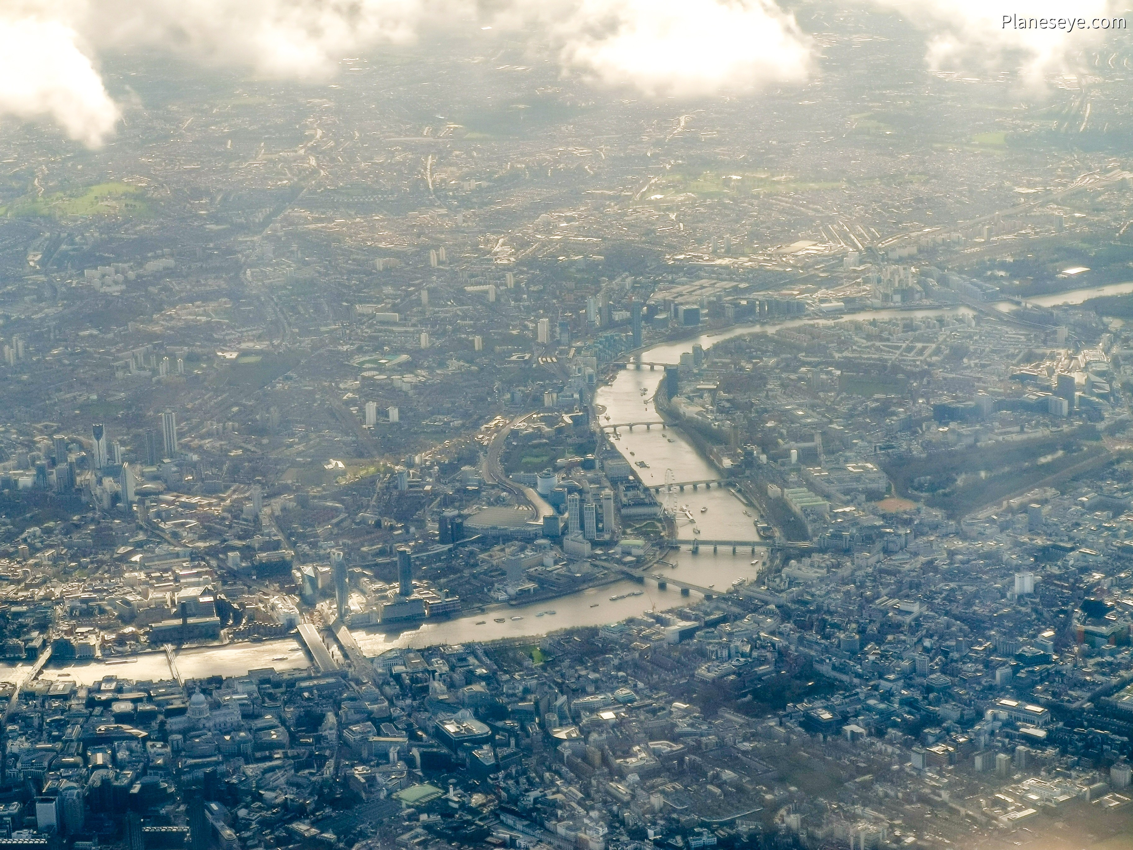 London during daytime, Thames River Bridges